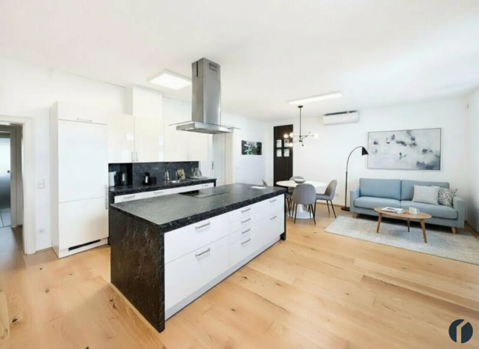 Wohnraum Einrichtungsbeispiel (KI-generiert)