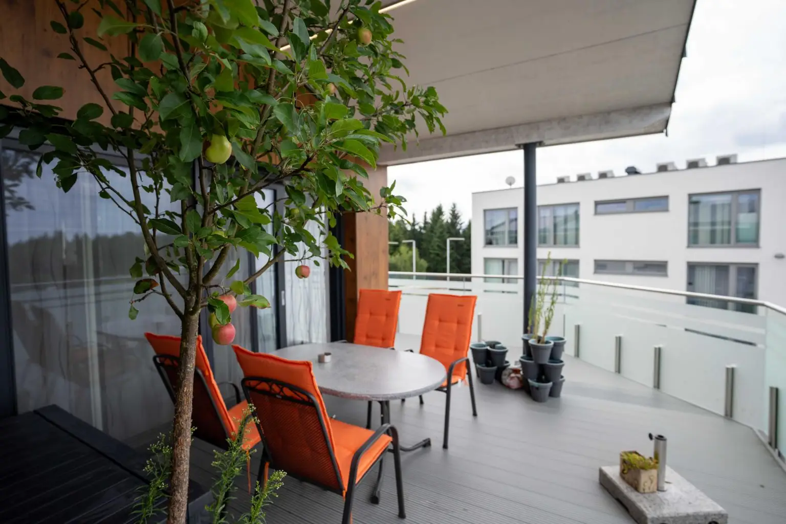 Top-Betriebsliegenschaft mit grosser Wohnung und Direktzugang zur A1 - Ideal für Lager, Dienstleistung & Lieferlogistik