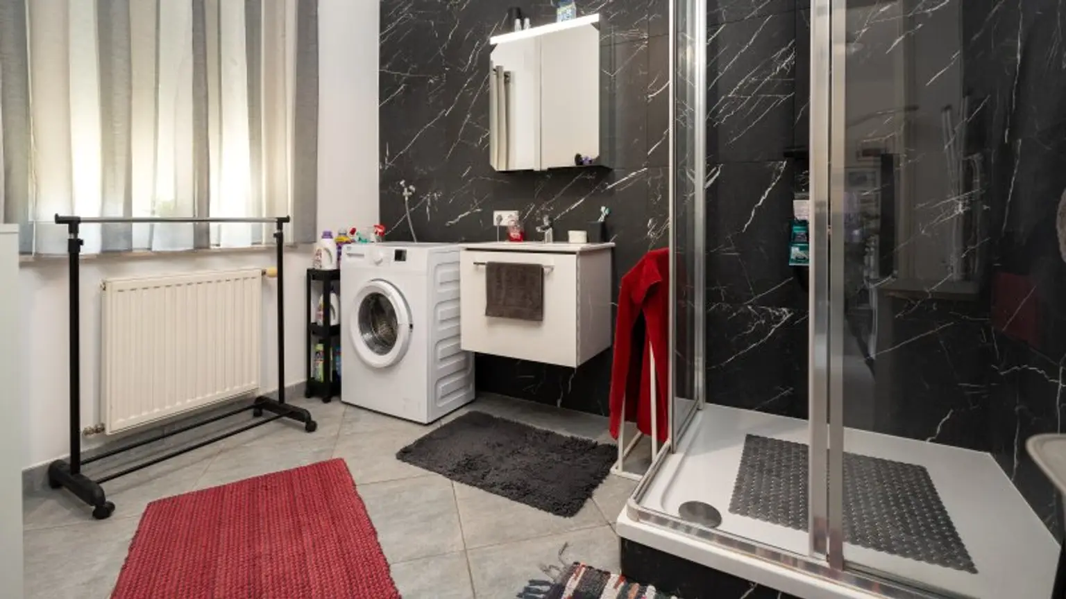 Kapitalanlage mit Potential – 2 Häuser auf Eckgrundstück mit rund 938 m² Grundstücksfläche!