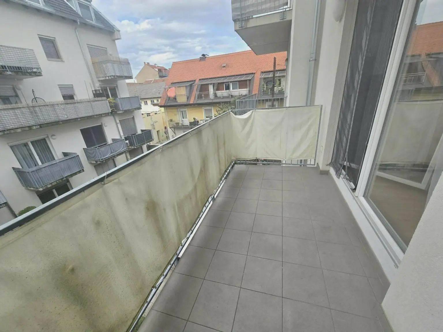 Wunderschöne Wohnung mit Balkon und TG - Hofseite!