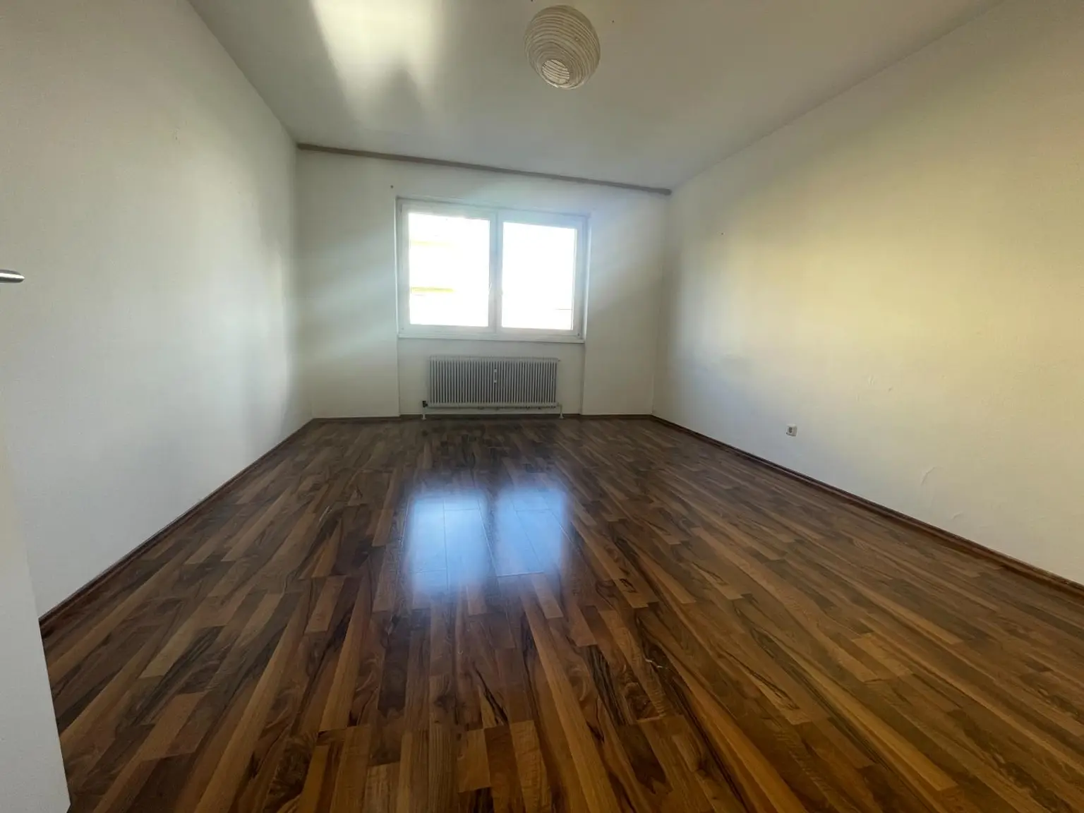 Vermieten oder selber einziehen: Geräumige 2 Zimmer Wohnung in Bahnhofsnähe