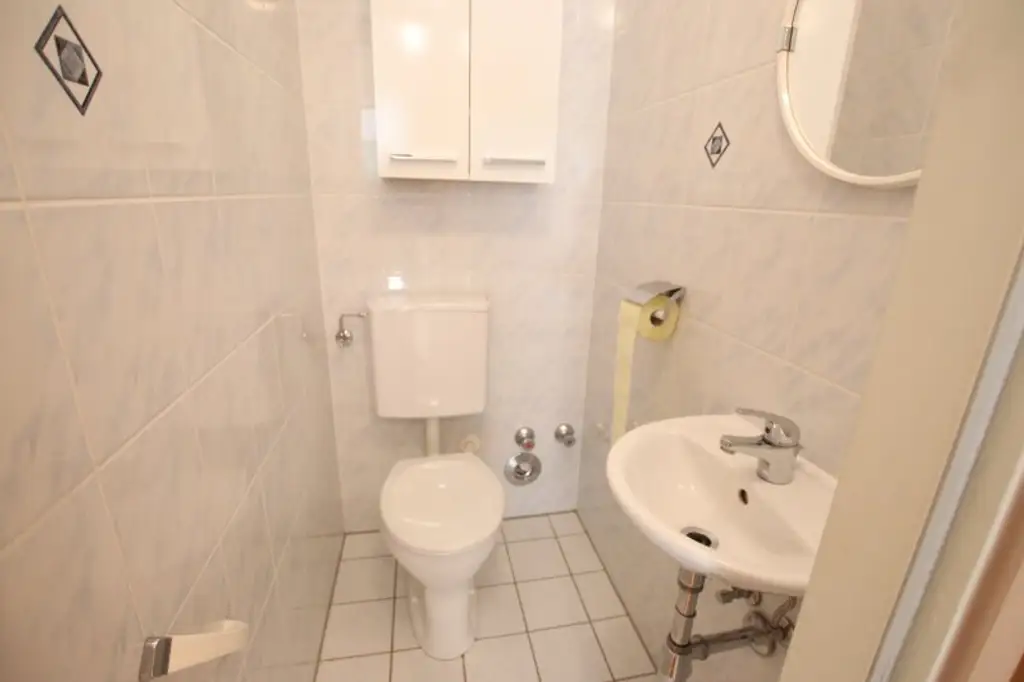 Junge & schöne 71,50m² 2 Zi City-Gartenwohnung mit 123m² Eigengarten & Tiefgarage am St. Veiter Ring