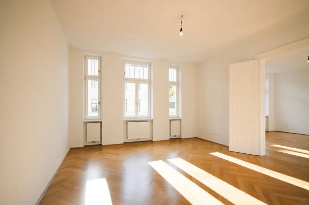 GROSSZÜGIG GESCHNITTENER 2-ZIMMER-ALTBAU IN TOLLER LAGE