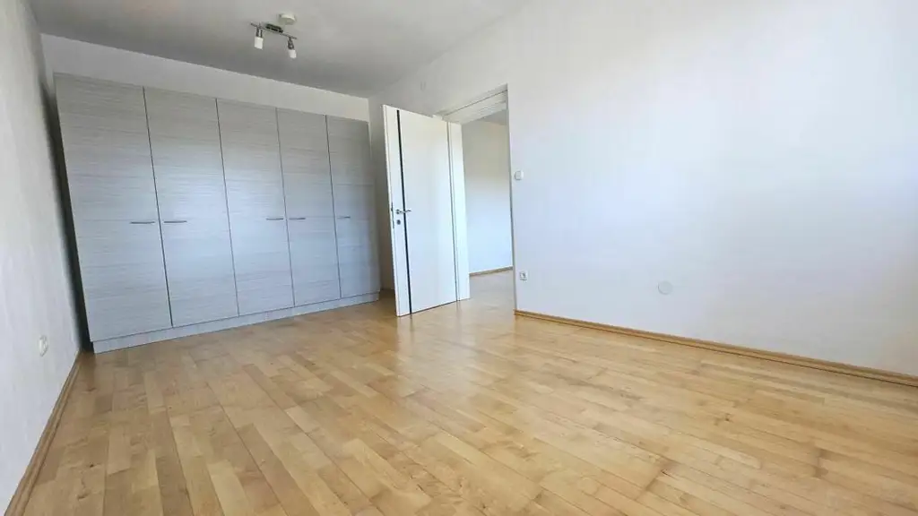 ***Elegante & sonnige Wohnung***Süd-Loggia***Garage***Tischlerküche***Ruhelage***