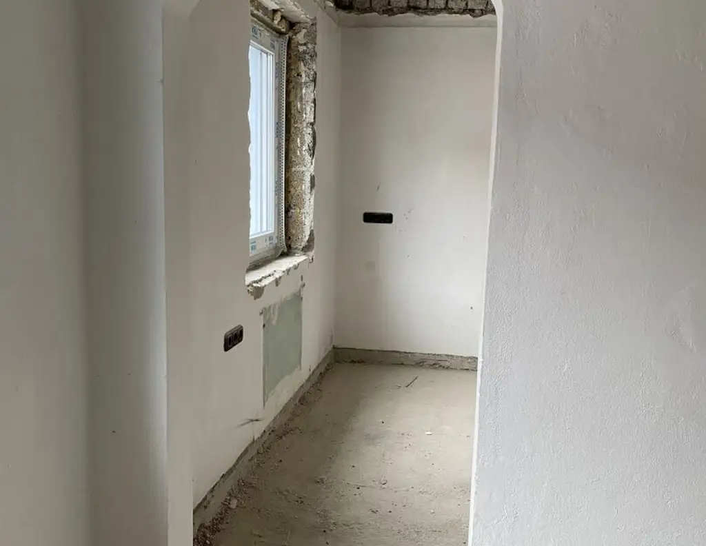 Sonnige Balkonwohnung zum selbst sanieren - provisionsfrei auf www.riedersbach.com