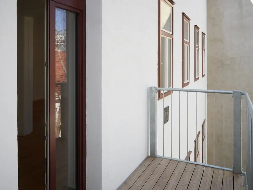 Exklusive Altbau-Residenz mit modernster Technik – hofseitige 2-Zimmerwohnung mit Balkon beim Naschmarkt