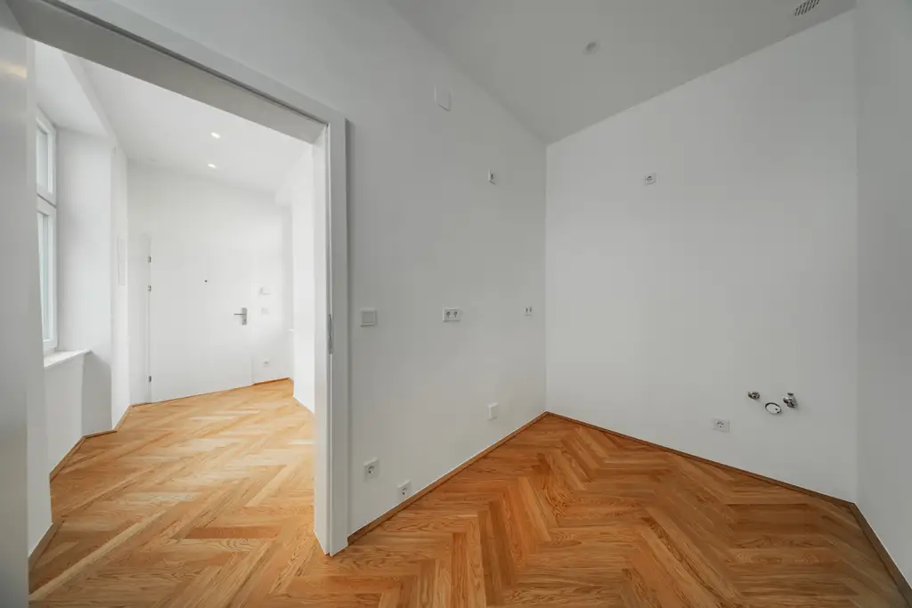 Sanierte Altbauwohnung in ruhiger Innenhoflage – hochwertiger Erstbezug mit Stil!