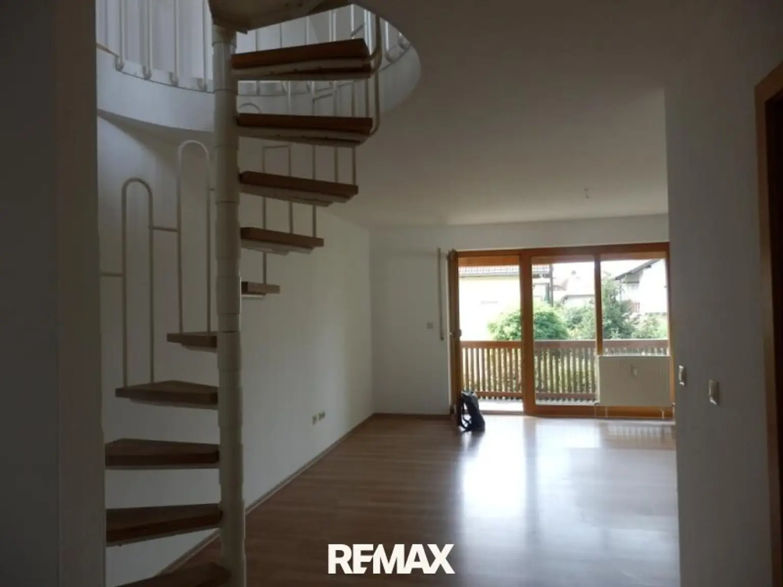 Wohnraum mit Wendeltreppe