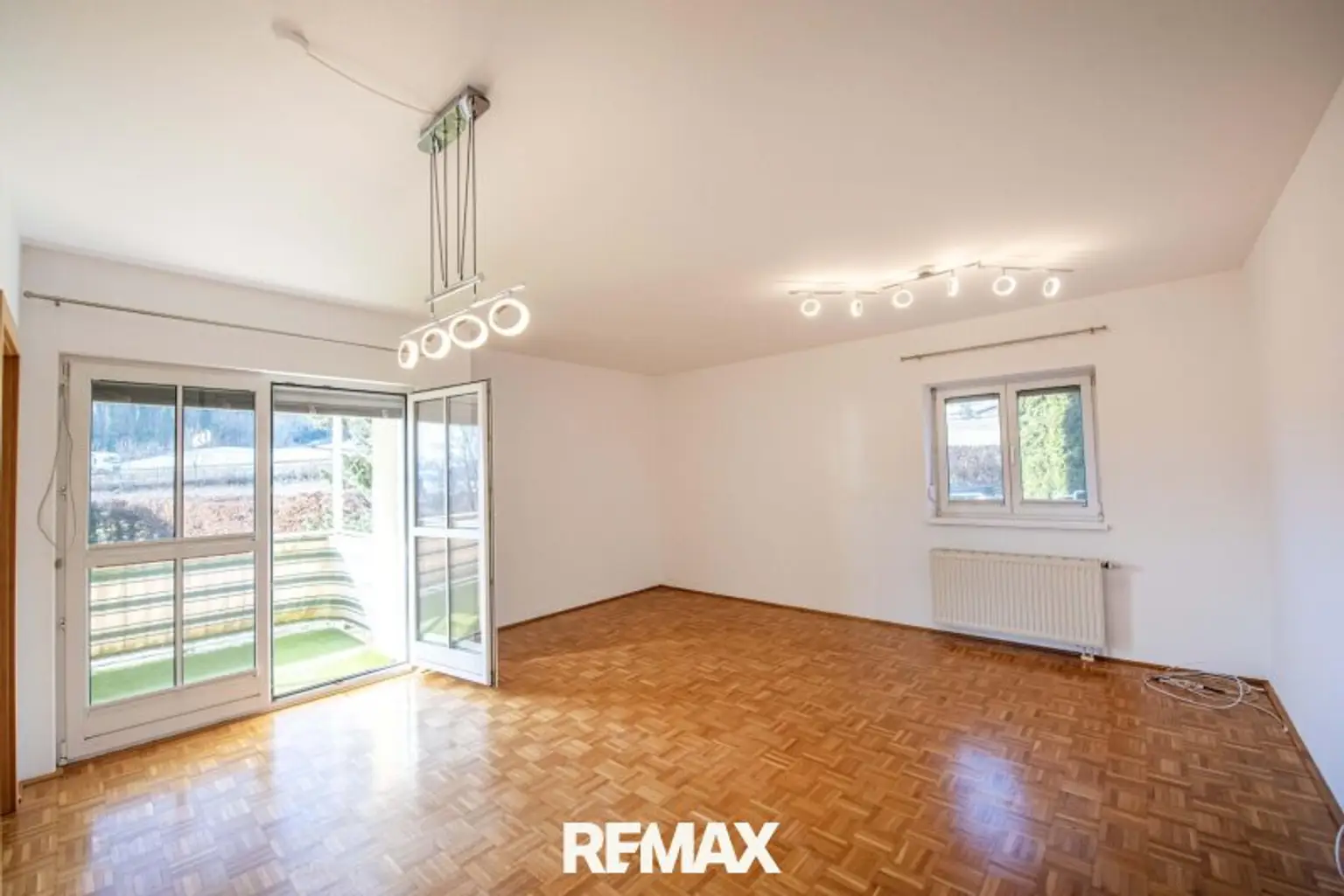 Wohnzimmer mit Balkonausgang