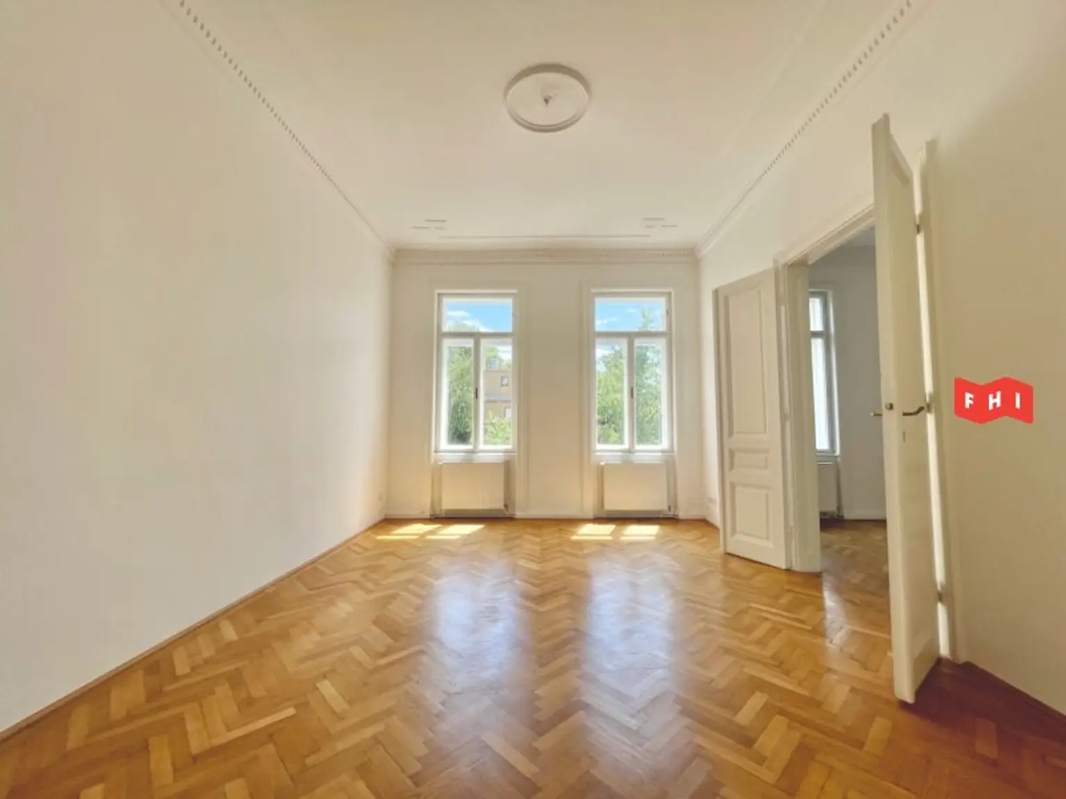 Unbefristete 140m² Stilaltbaumiete mit verglaster Wintergartenveranda, Gartenblick u. historischen Kachelöfen