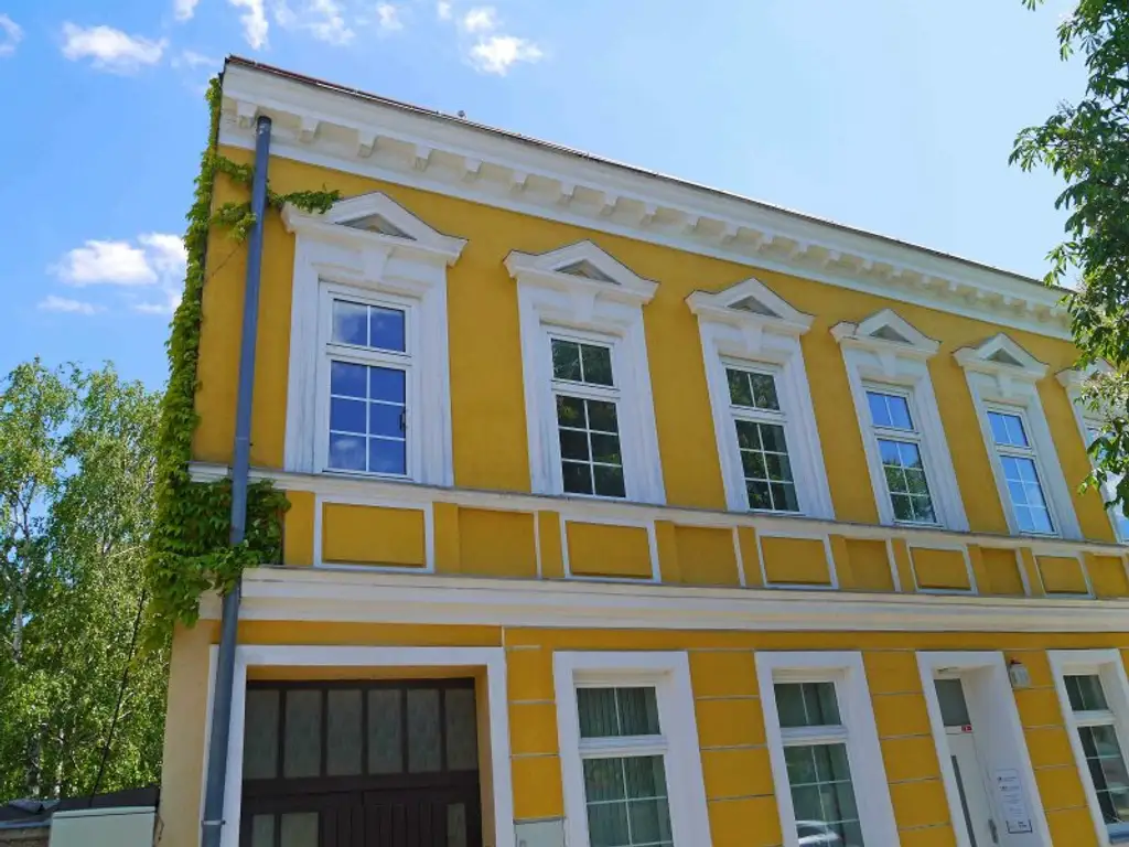 FÜR SINGLES ODER PAARE MIT FIXEM EINKOMMEN - GROSSZÜGIGE WOHNUNG MIT TERRASSE