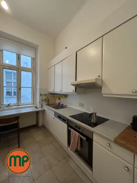 Beste Lage trifft Altbaucharme - 2 Zimmerwohnung am Schwarzenbergplatz