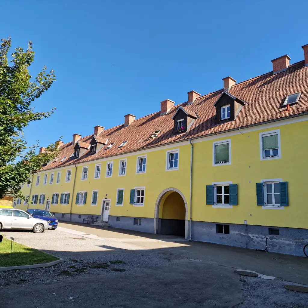 Gut aufgeteilte 2-Zimmer-Wohnung mit Badewanne