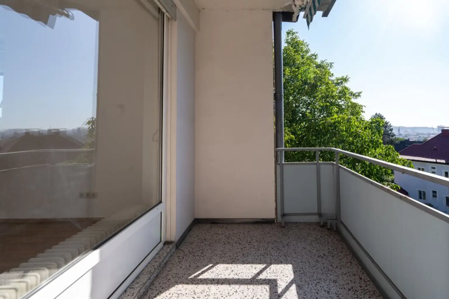 Helle 2-Zimmer-Wohnung mit traumhaftem Stadtblick in Bestlage am Froschberg