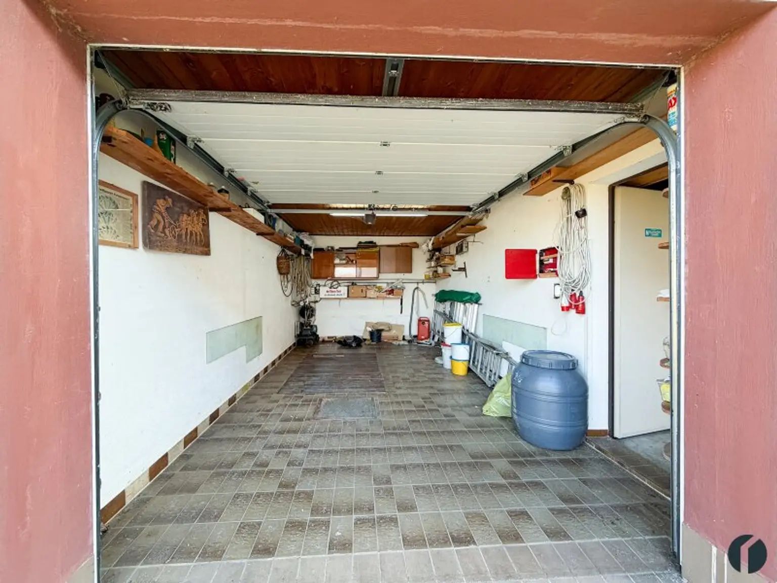 Garage im Nebengebäude