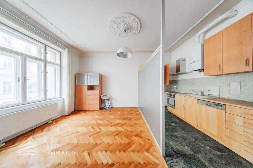 Charmante 3-Zimmer Altbauwohnung mit Loggia, Nähe Volksoper