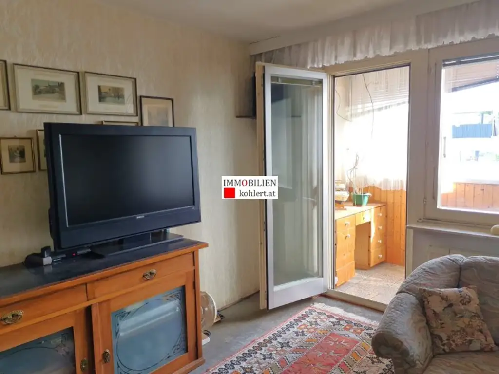 ****GELEGENHEIT, SONNIGE EIGENTUMSWOHNUNG MIT LOGGIA, ALLE NEBENRÄUME, HOHER LIFTSTOCK