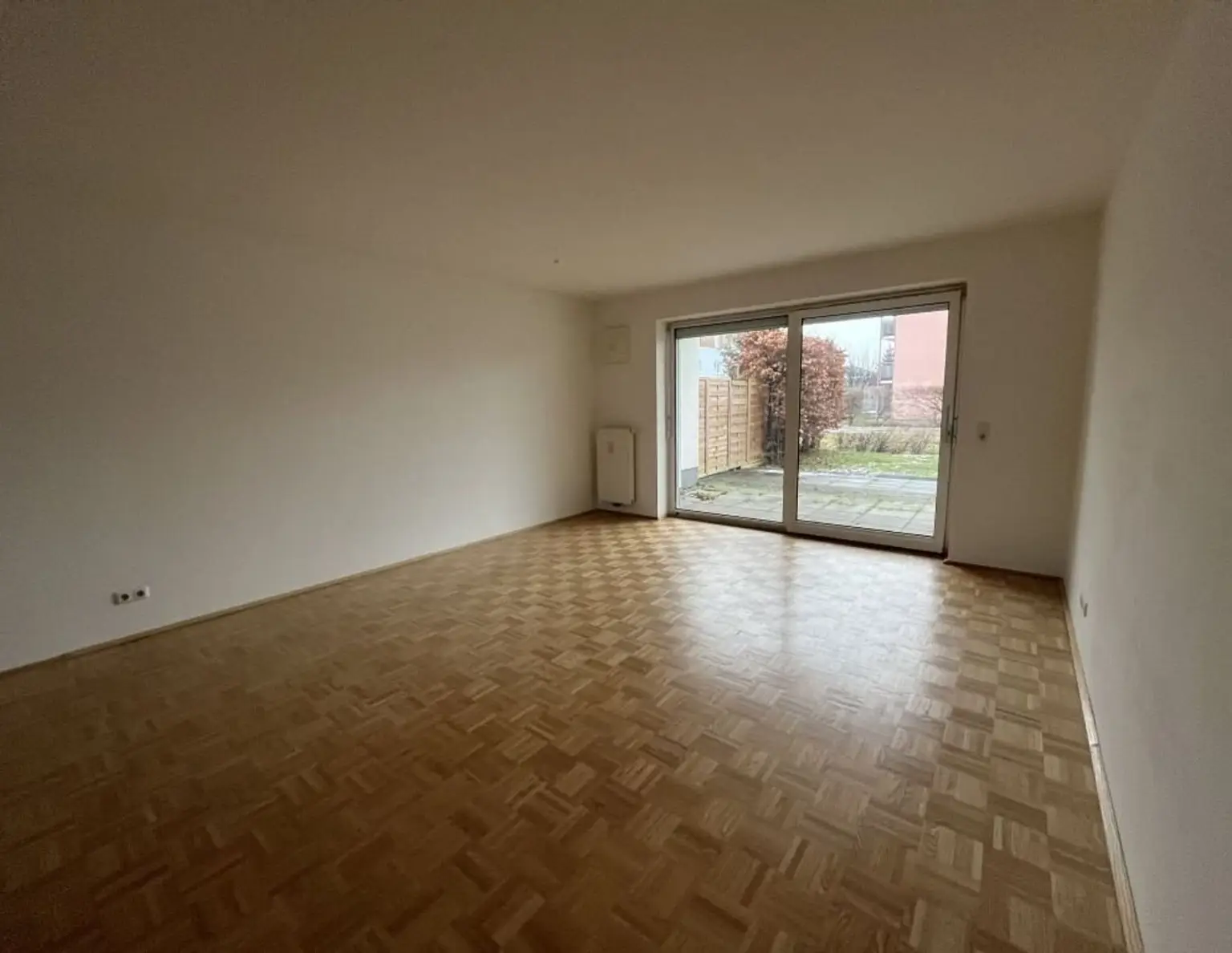 Moderne Traumwohnung in Top-Lage mit Garten und Tiefgarage - in Vöcklamarkt, Oberösterreich!
