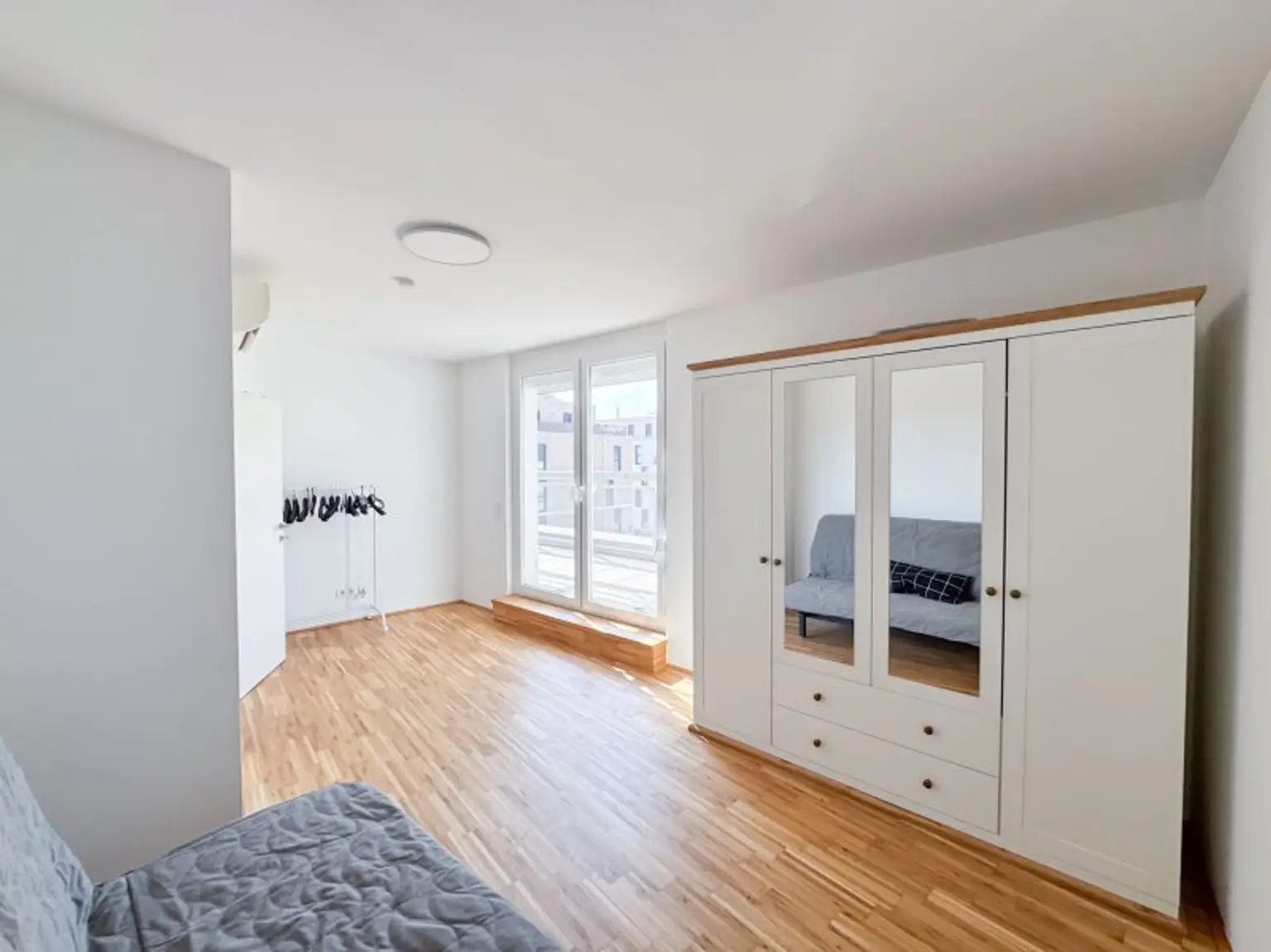 Exklusive 3-Zimmer-Maisonette mit traumhafter Terrassenfläche im Zentrum von Schwechat