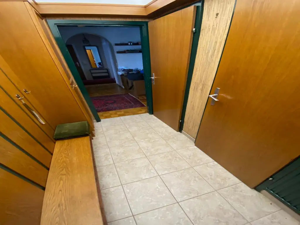 Gut aufgeteilte 4-Zimmer-Wohnung mit Balkon; barrierefreier Zugang vorhanden!