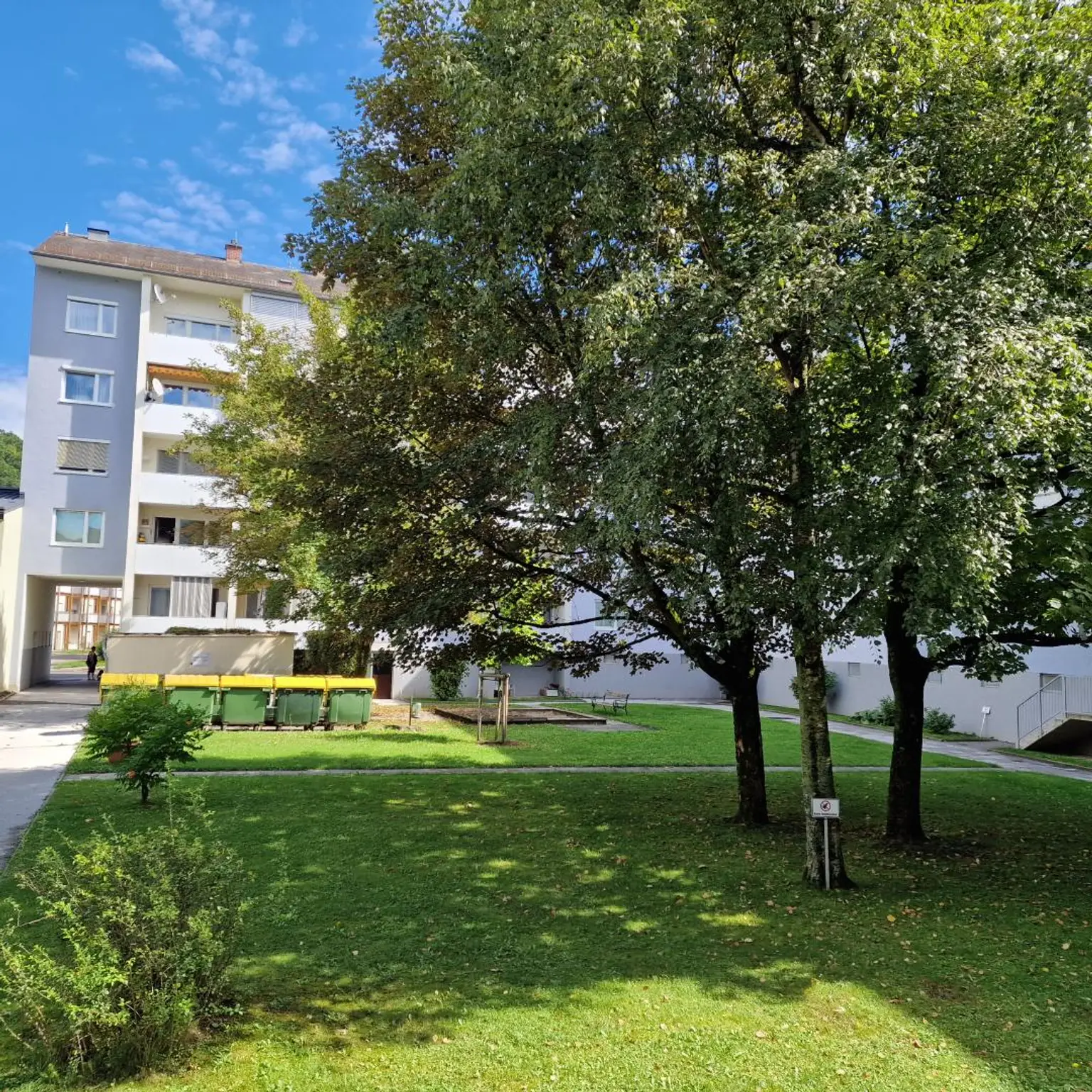 Gut aufgeteilte 4-Zimmer-Wohnung mit Balkon; barrierefreier Zugang vorhanden!