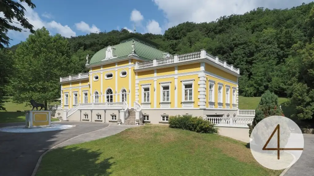 Starkes Statement 857m2 Nutzfläche – Architektenhaus mit Garage Büro Terrassen bei Krems