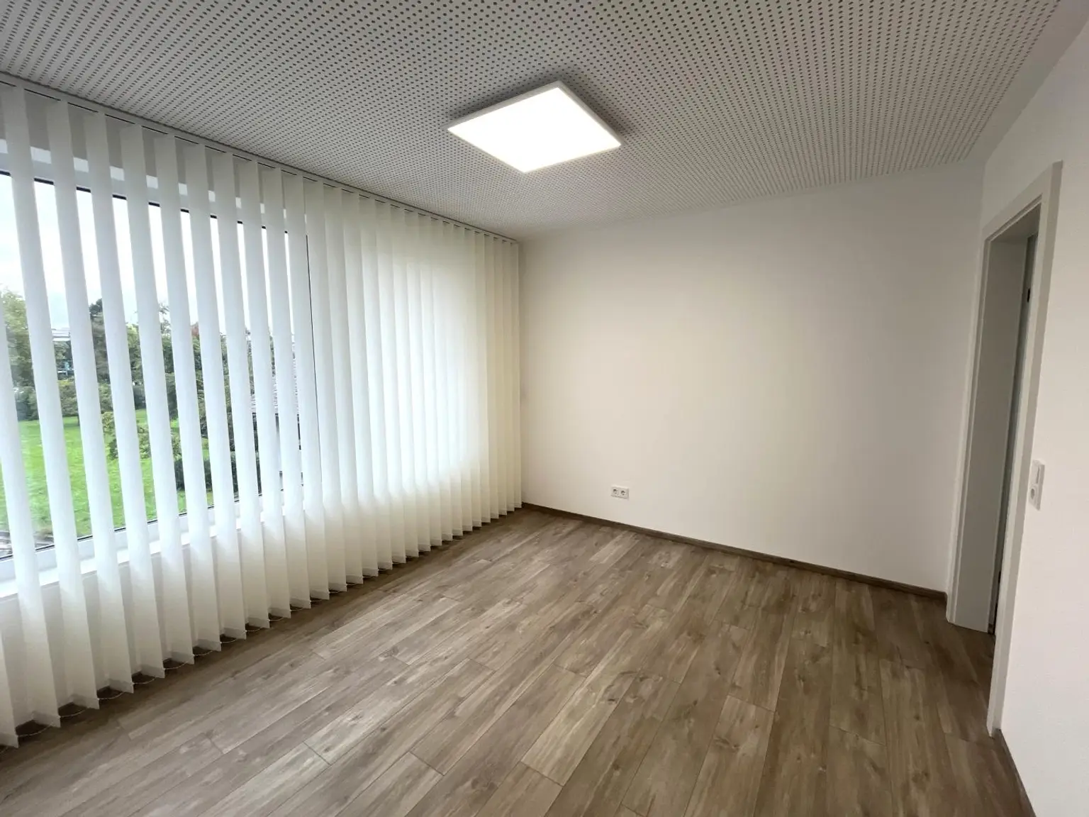 Zentral gelegenes Büro mit Top-Anbindung und Tiefgaragenplatz!