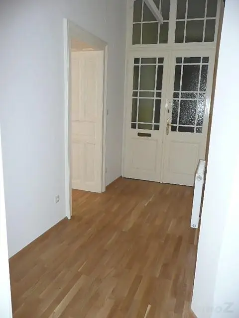 Provisionsfrei: traumhafte Altbauwohnung in ruhiger Seitengasse bei TU