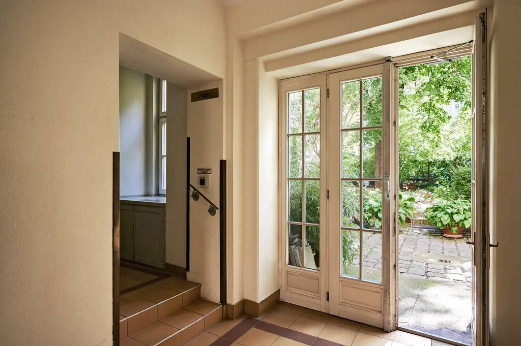 Klassisches Wiener Zinshaus mit ausgebautem Dachgeschoß in der Millergasse