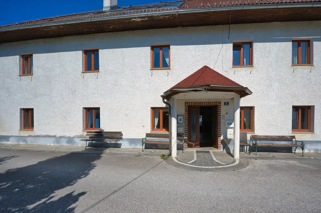 Reiterhof. Vierkanter. Wirtshaus. Zimmervermietung. Wohnungen. Natur.