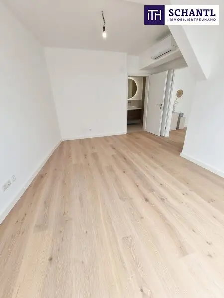 WOW! Stylischer Wohntraum im Dachgeschoss! Frisch saniert + Ruhelage + Traumhaftes Altbauhaus + Hofseitige Terrasse + U-Bahn ums Eck + Beste Infrastruktur und Anbindung!