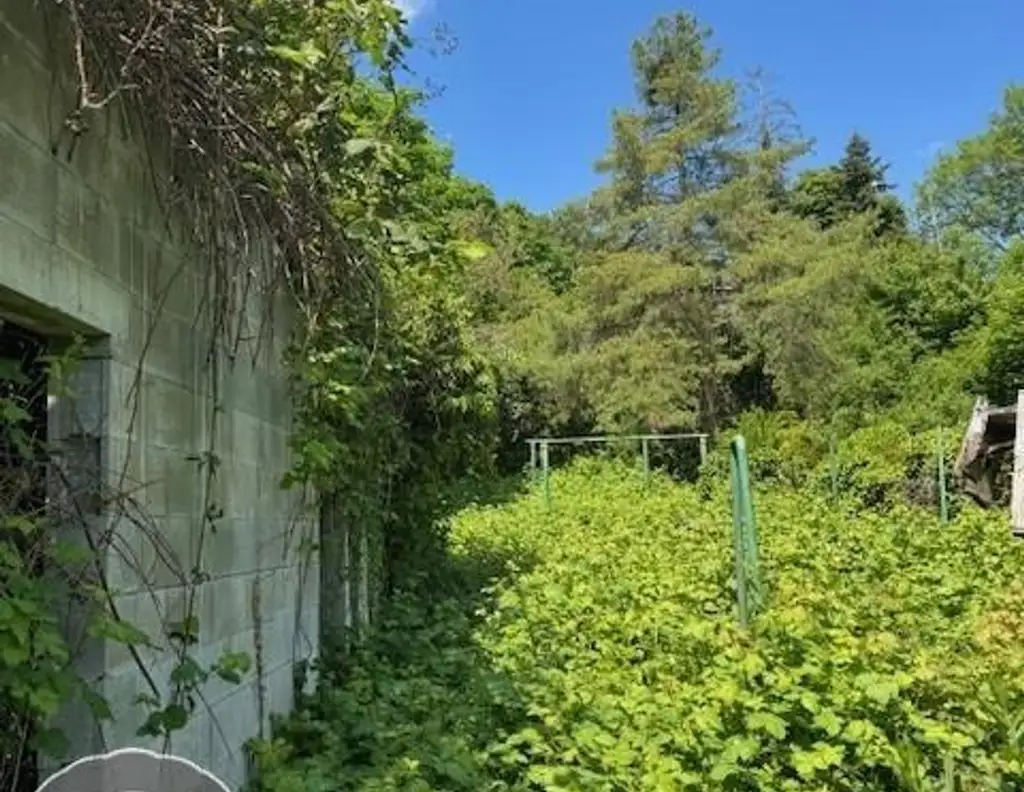 "Grundstück mit erhaltungswürdigem Gebäude!"