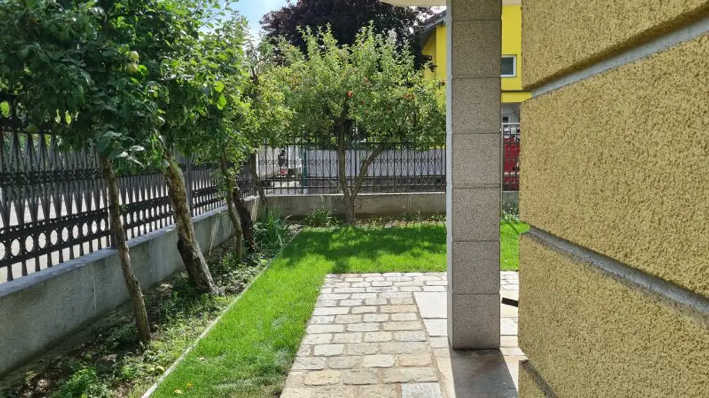 Sehr ruhige Siedlungslage - Gartenwohnung mit Garage in sehr gepflegten Haus