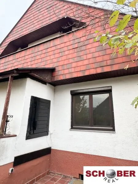 Nahe Stadtgrenze Baden - Doppelhaushälfte mit Renovierungsbedarf