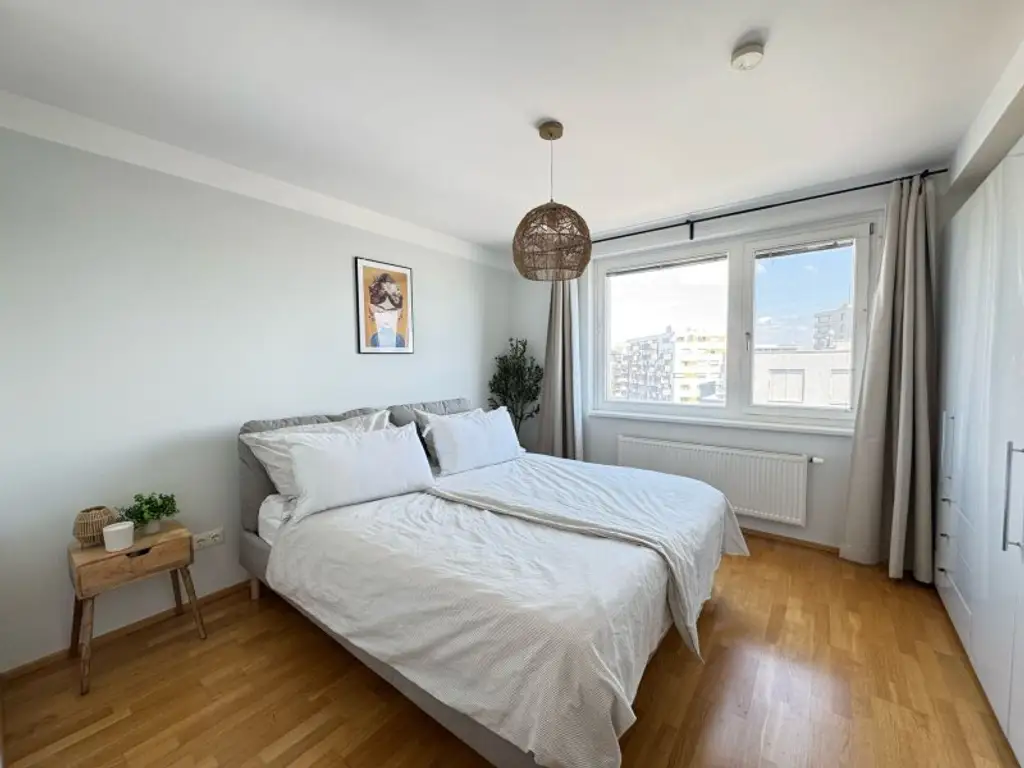 OPEN HOUSE-Besichtigung mit Einzelterminen, am Samstag, den 09.08.2025, ab 10:00 Uhr! Möblierte Vierzimmerwohnung mit großzügiger Loggia,Fernblick inkl. Garagenplatz im Herzen von Stadlau