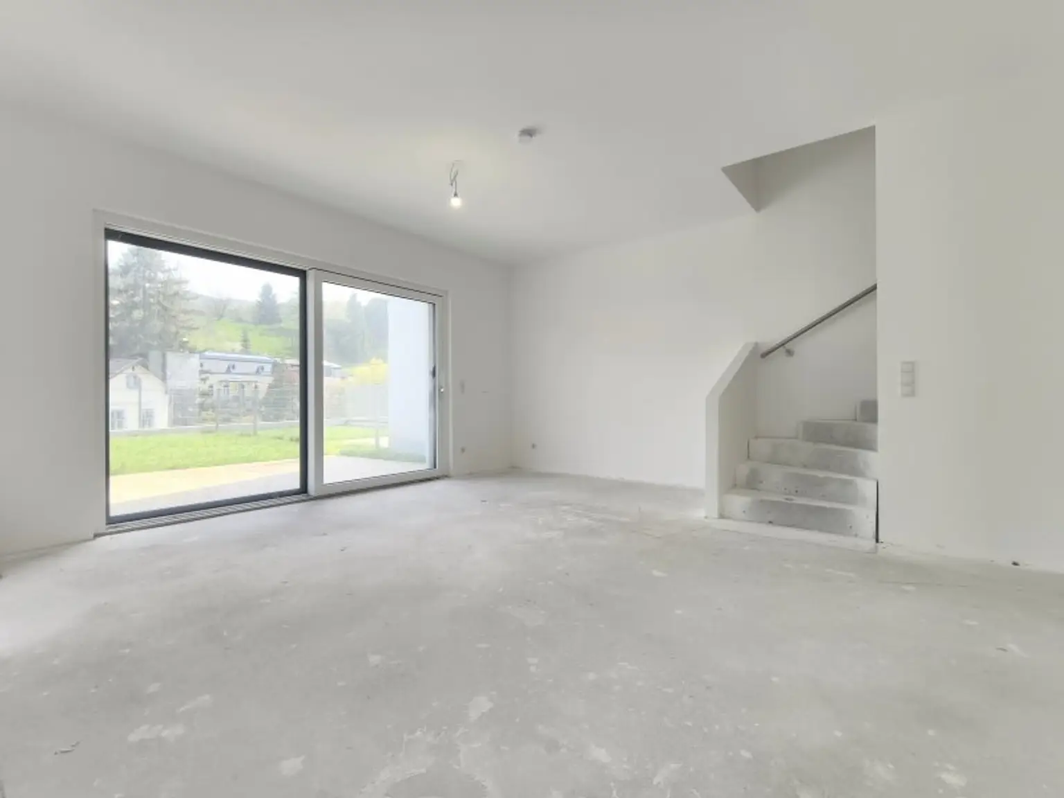 LEBENSQUALITÄT MIT AUSSICHT - EXKLUSIVES TOWNHAUS AUF EIGENGRUND IN WEIDLING – NATURNAHES WOHNEN MIT STIL