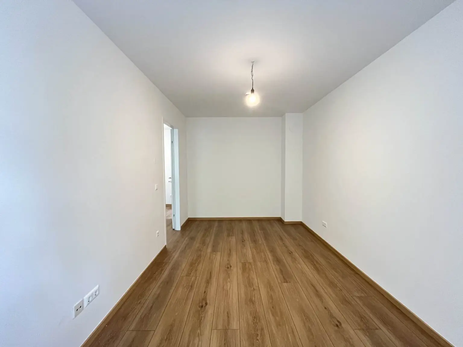 Teilsanierte 2-Zimmer-Wohnung mit Balkon in den grünen  Innenhof!