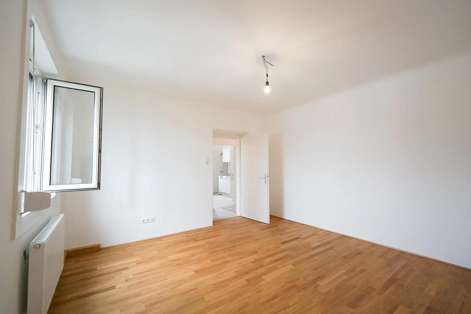 ERSTBEZUG NACH GENERALSANIERUNG – 3-Zimmer-Mietwohnung mit Balkon, Keller & Garage
