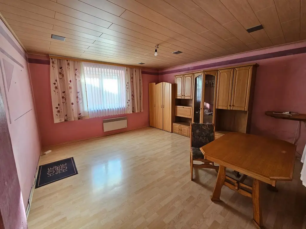 Gepflegtes Haus mit Stadel und Nebenräumen