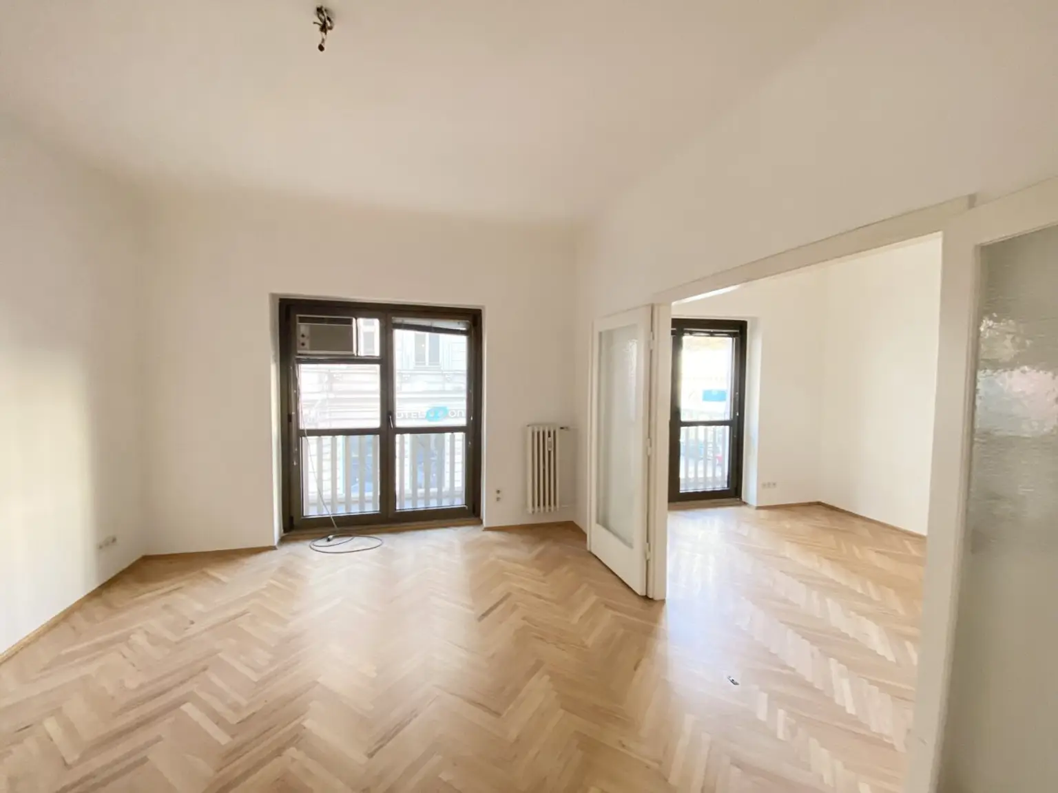 OPERNRINGHOF 3 Zimmer Wohnung /Büro  I 2 Bedroom Apartment opposite Opera