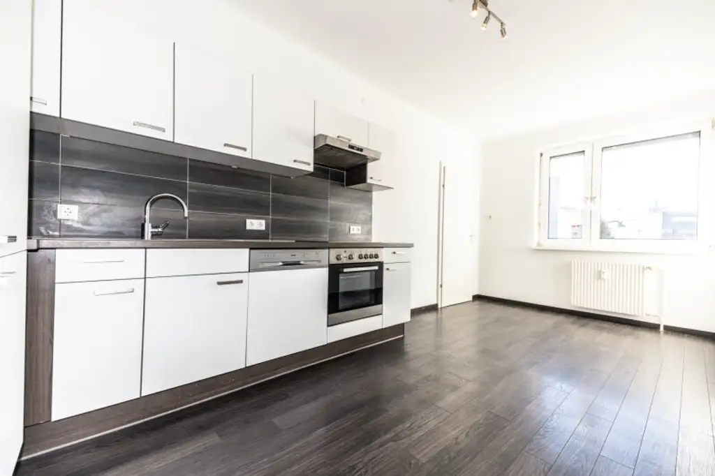 OHNE PROVISON I XXL-BALKON I TOP-SANIERT I 4 ZIMMER I LENDPLATZ I SEHR HELL I RUHIG I HAUSTIERE WILLKOMMEN I PARKPLATZ I PROJEKT WOHNEN I