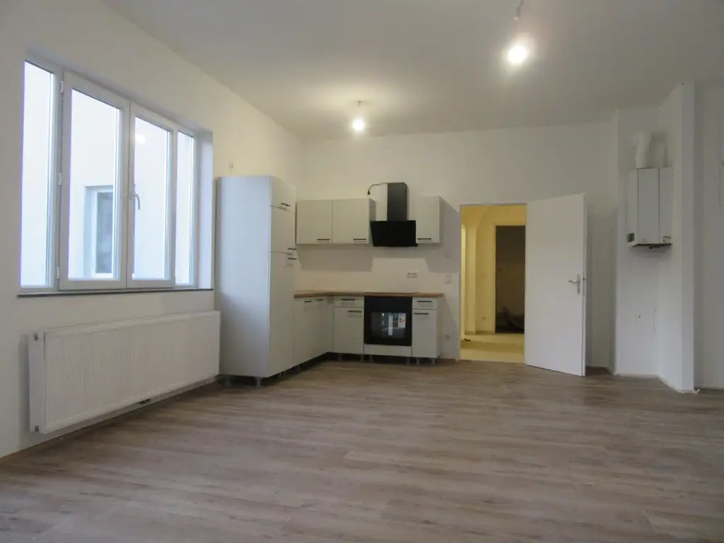 NÄHE LEOPOLDAUER PLATZ – NEU RENOVIERTES 2-ZIMMER APARTMENT MIT BALKON