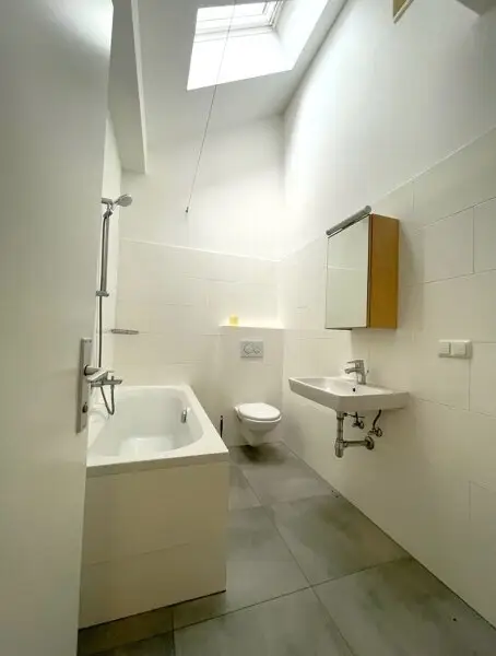 5-ZIMMER-DACHGESCHOSSWOHNUNG MIT GARAGENPLATZ