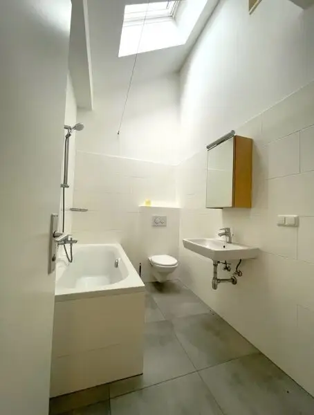 5-ZIMMER-DACHGESCHOSSWOHNUNG MIT GARAGENPLATZ