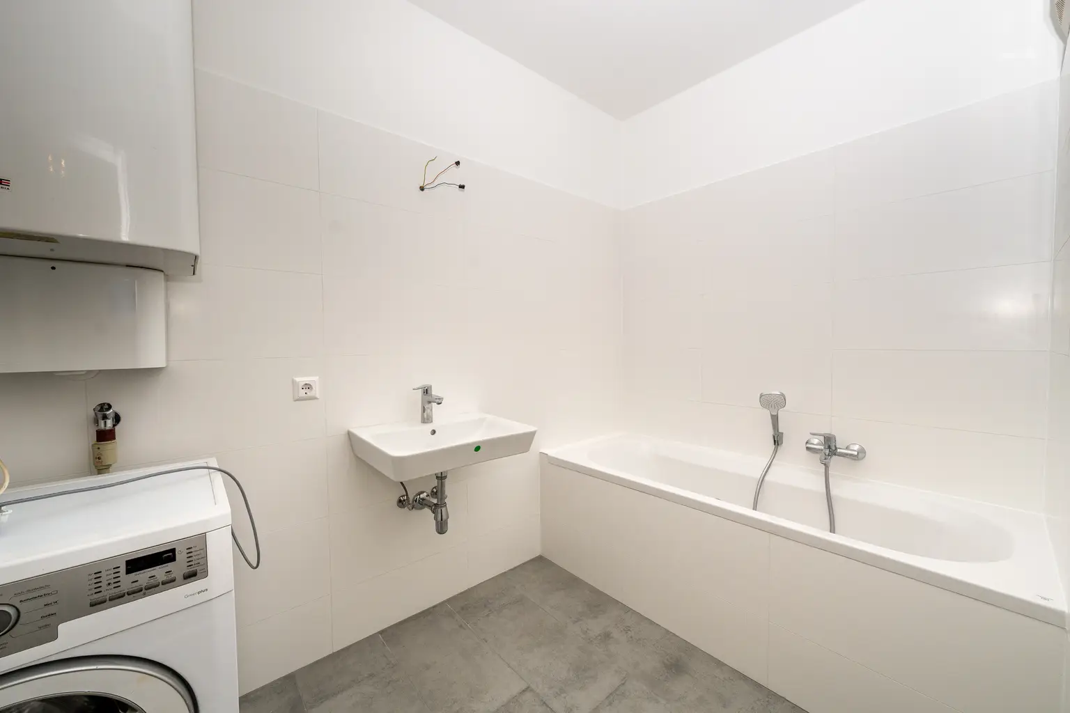 ++ Erdgeschosswohnung mit Terrasse & Parkplatz in der Wienerstraße ++