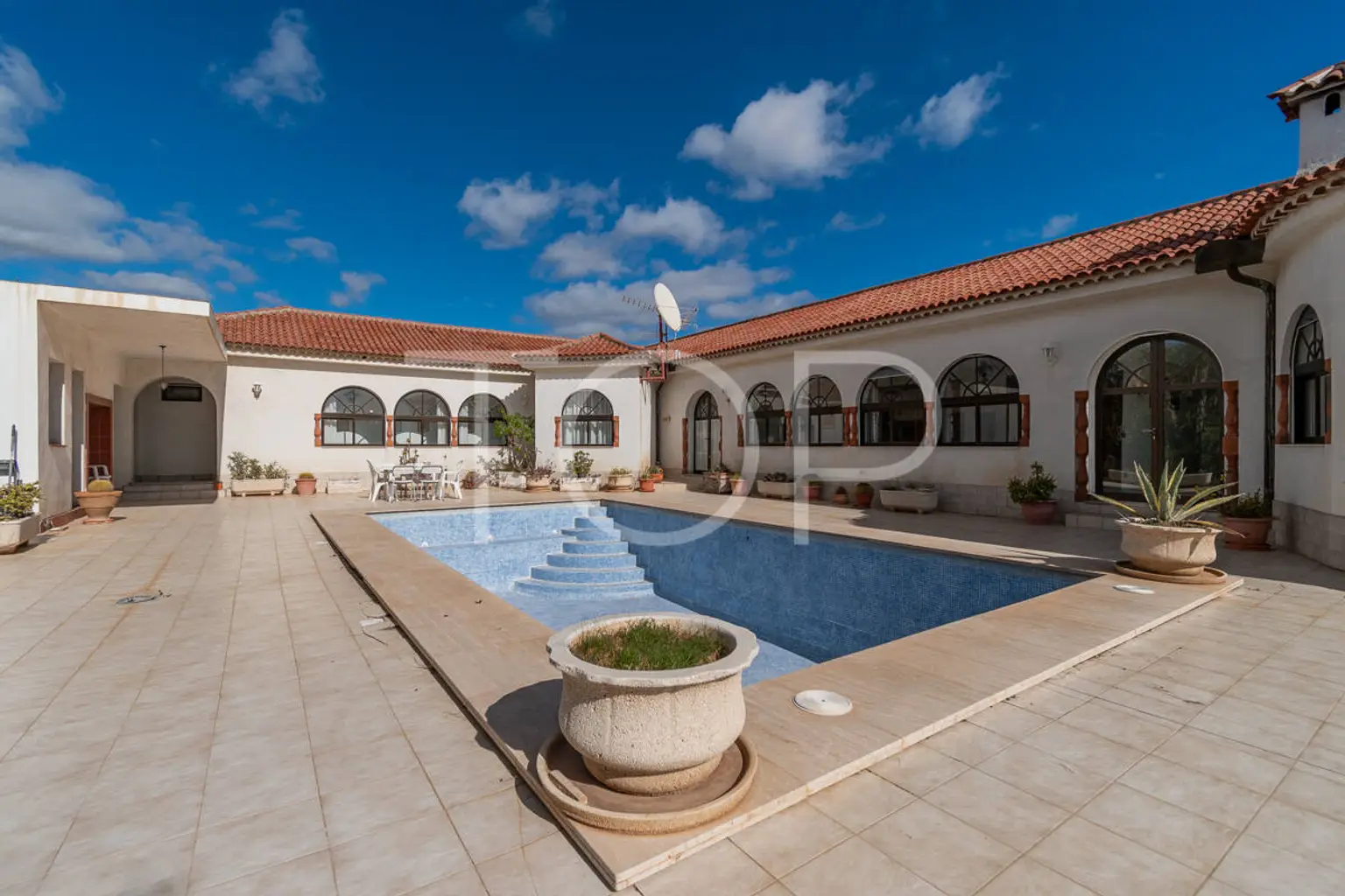 Großzügiges Anwesen mit Villa und mehreren Gebäuden mit großem Potenzial in San Isidro, Süden Teneriffas