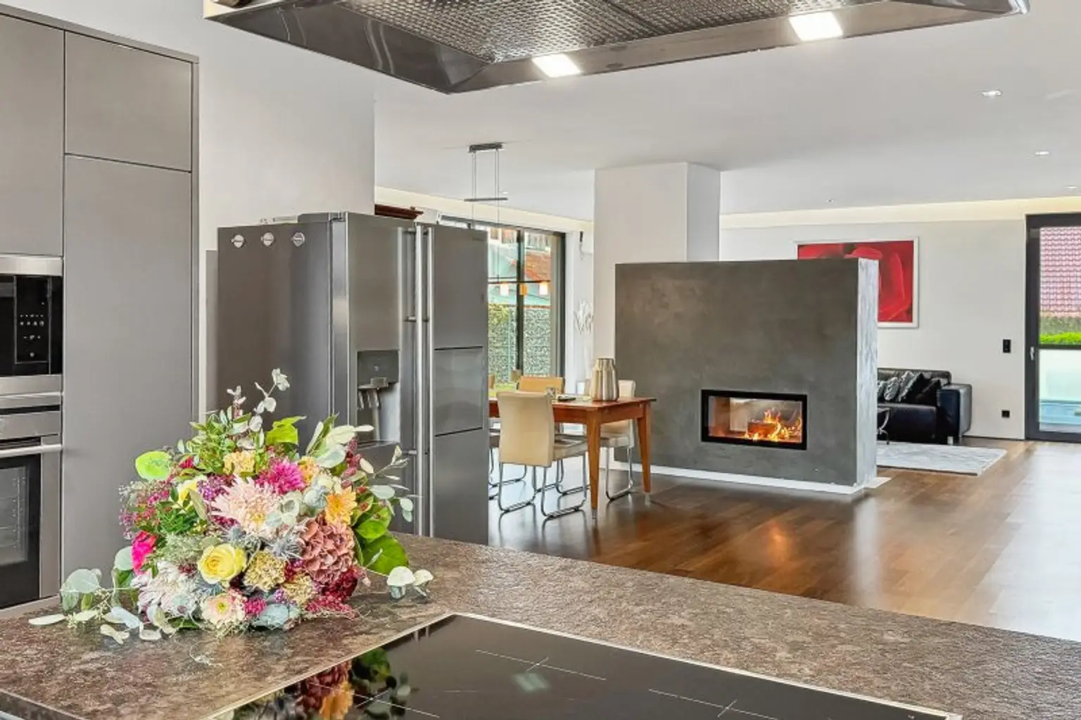 Exklusive Villa mit Indoor- & Outdoor-Pool, Smart-Home-Ausstattung und durchdachtem Raumkonzept