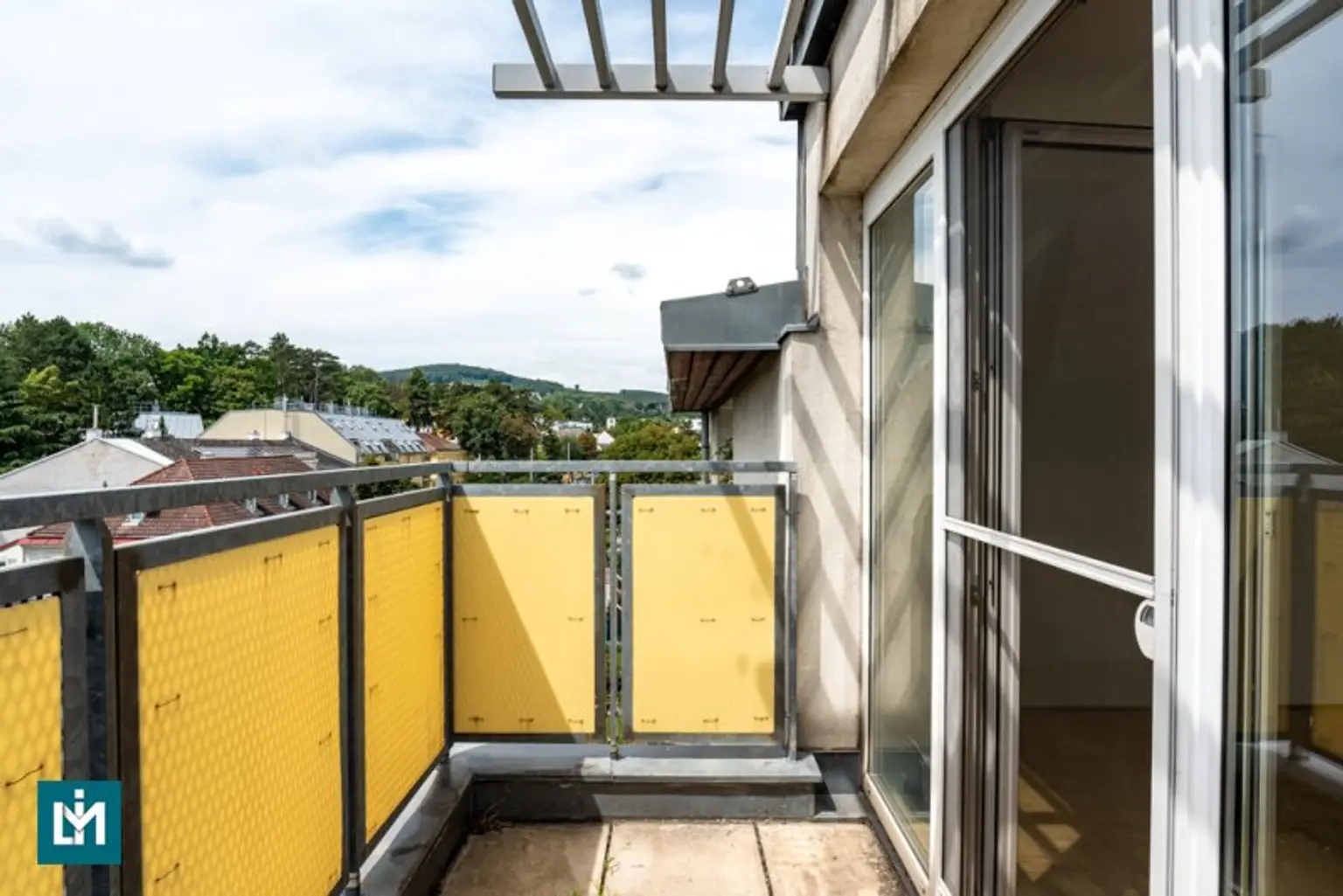 SCHÖNE 2 - ZIMMER MAISONETTE MIT GALERIE UND 2 TERRASSEN / NÄHE KRANKENHAUS GÖTTLICHER HEILAND
