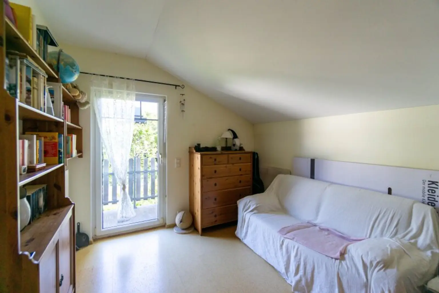 Zimmer 2 mit Balkonausgang
