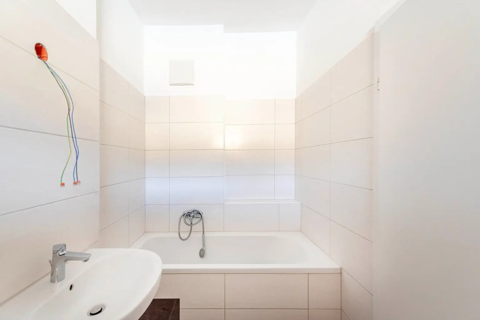 Neubau mit Qualität: Helle Wohnung mit großer, überdachter Terrasse